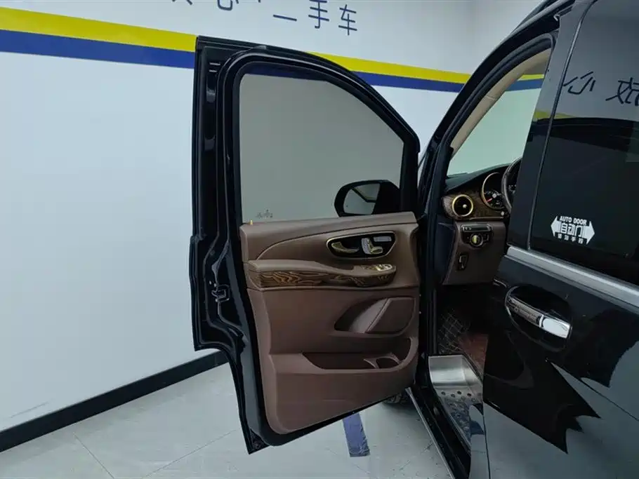 Mercedes-Benz V-class