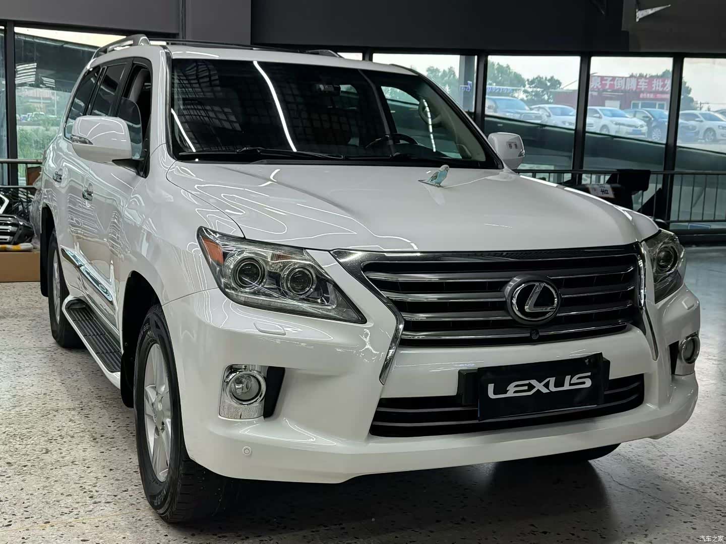 Lexus LX, 2012 1