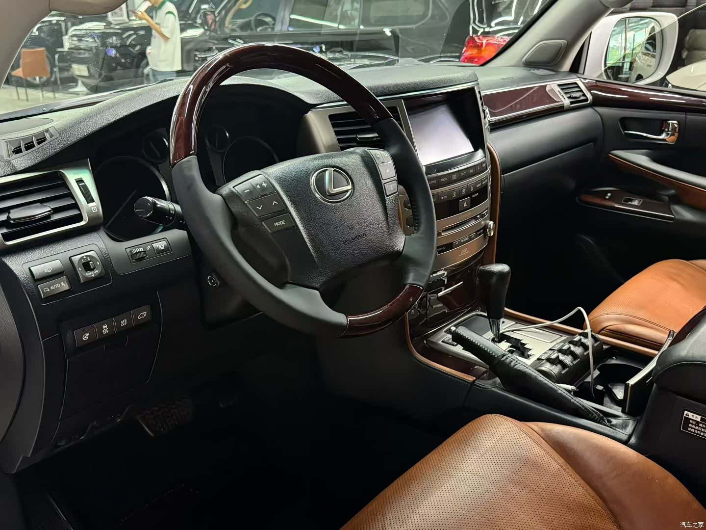 Lexus LX, 2012 4