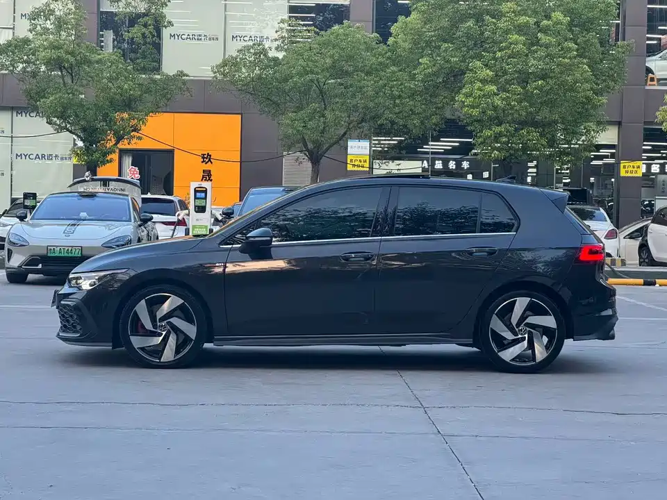 Volkswagen Golf GTI