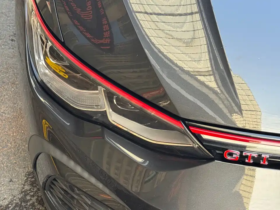 Volkswagen Golf GTI