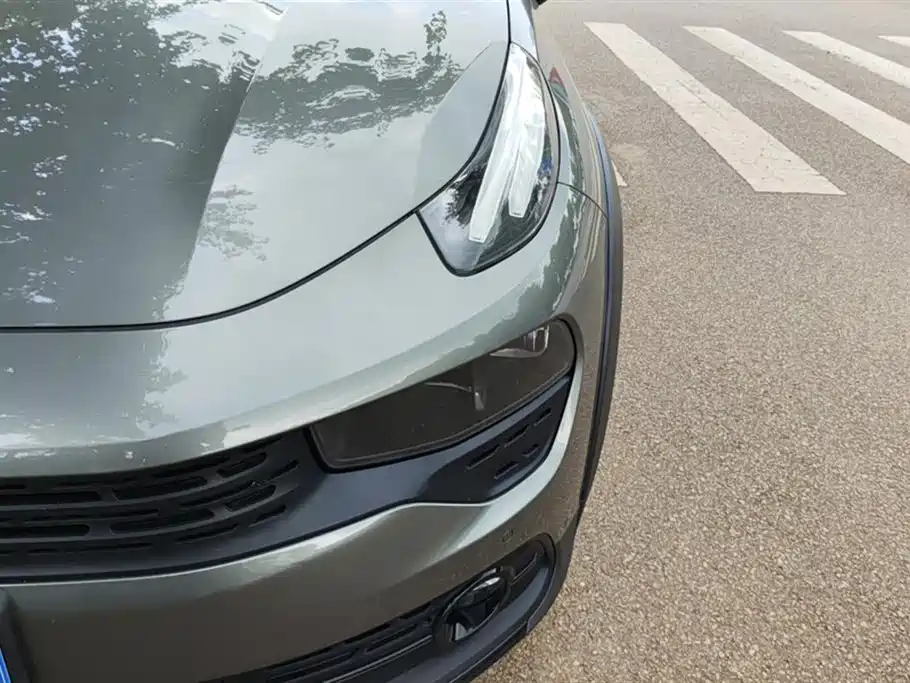 Lynk & Co 02