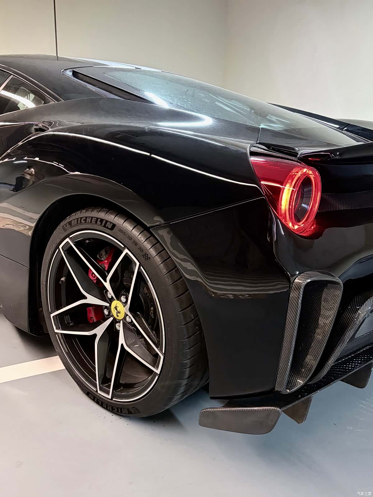 Ferrari 488, 2016 11