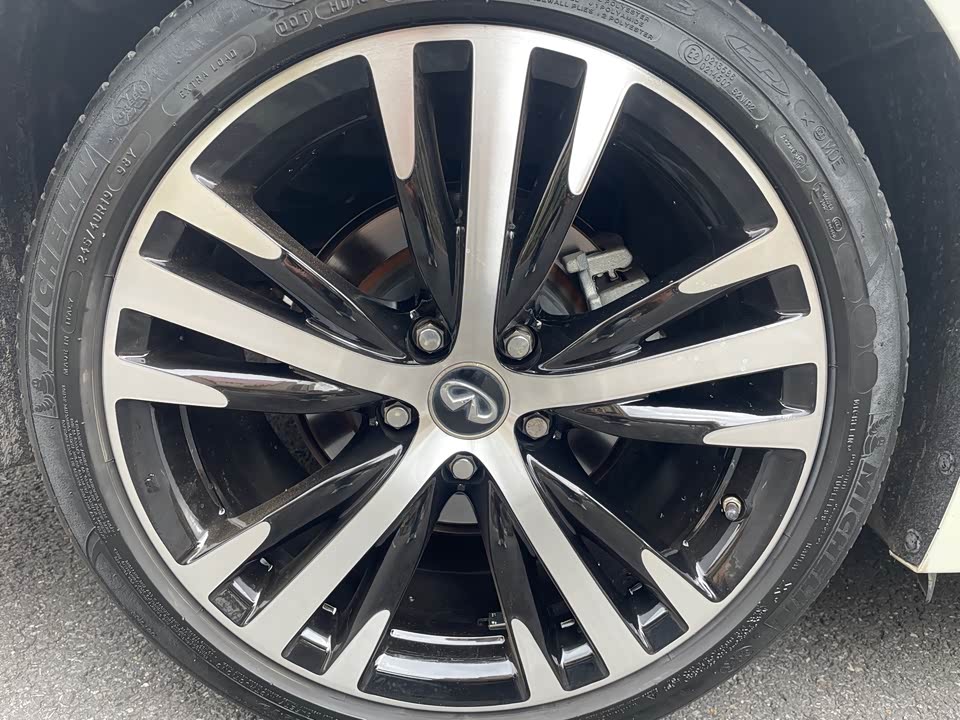 Infiniti Q50L