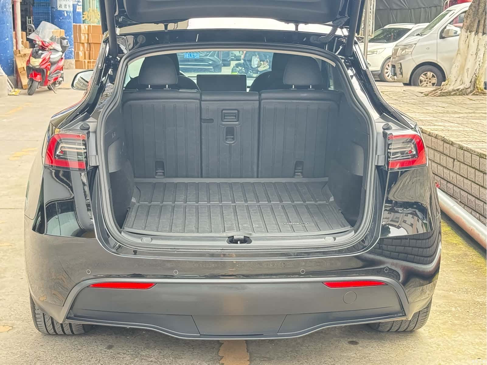 Tesla Model Y, 2023 13