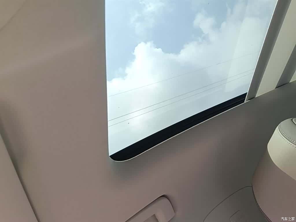 Wuling RS-5, 2019 18