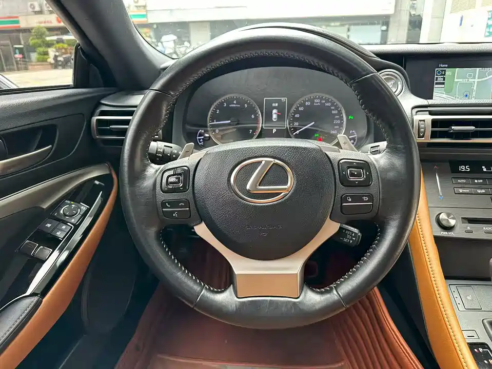 Lexus RC