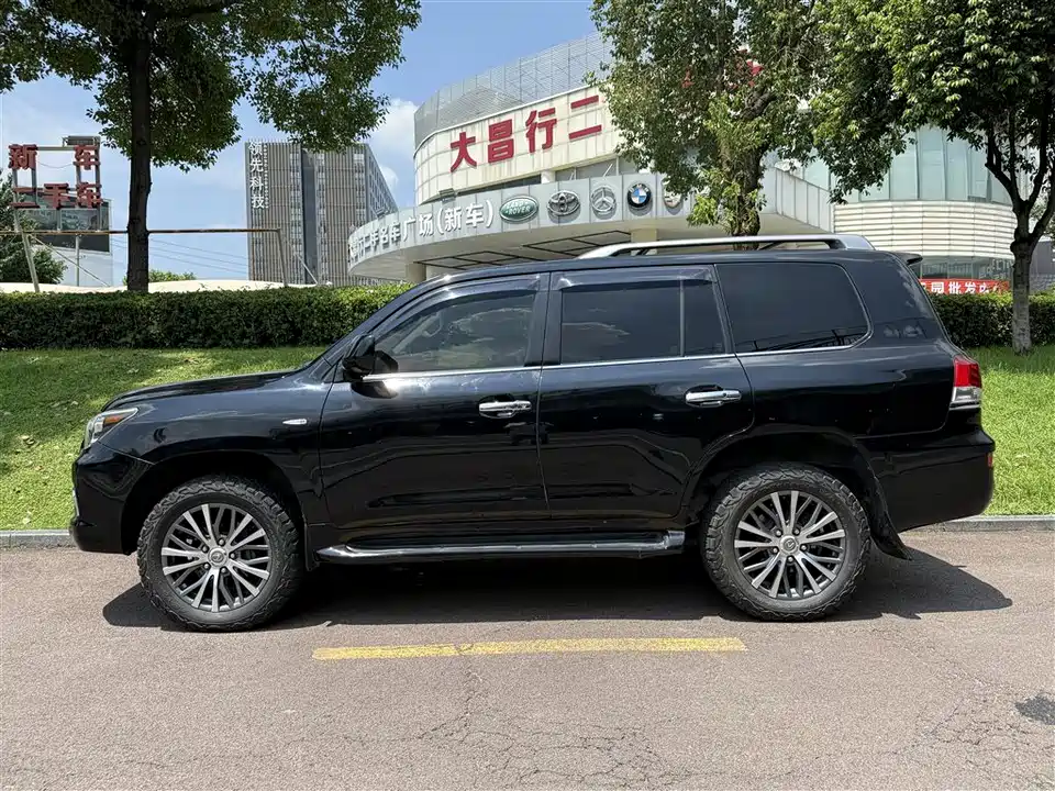 Lexus LX