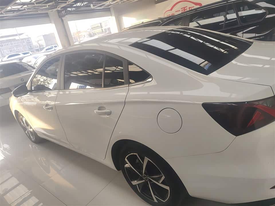 Roewe i5