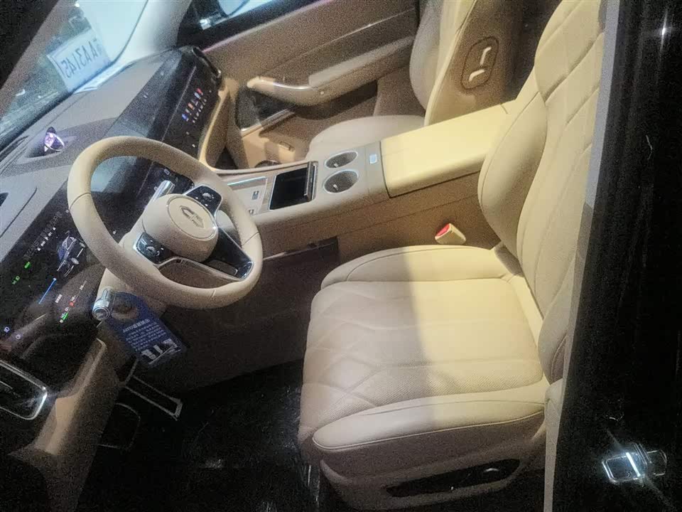 AITO Ask the world M8