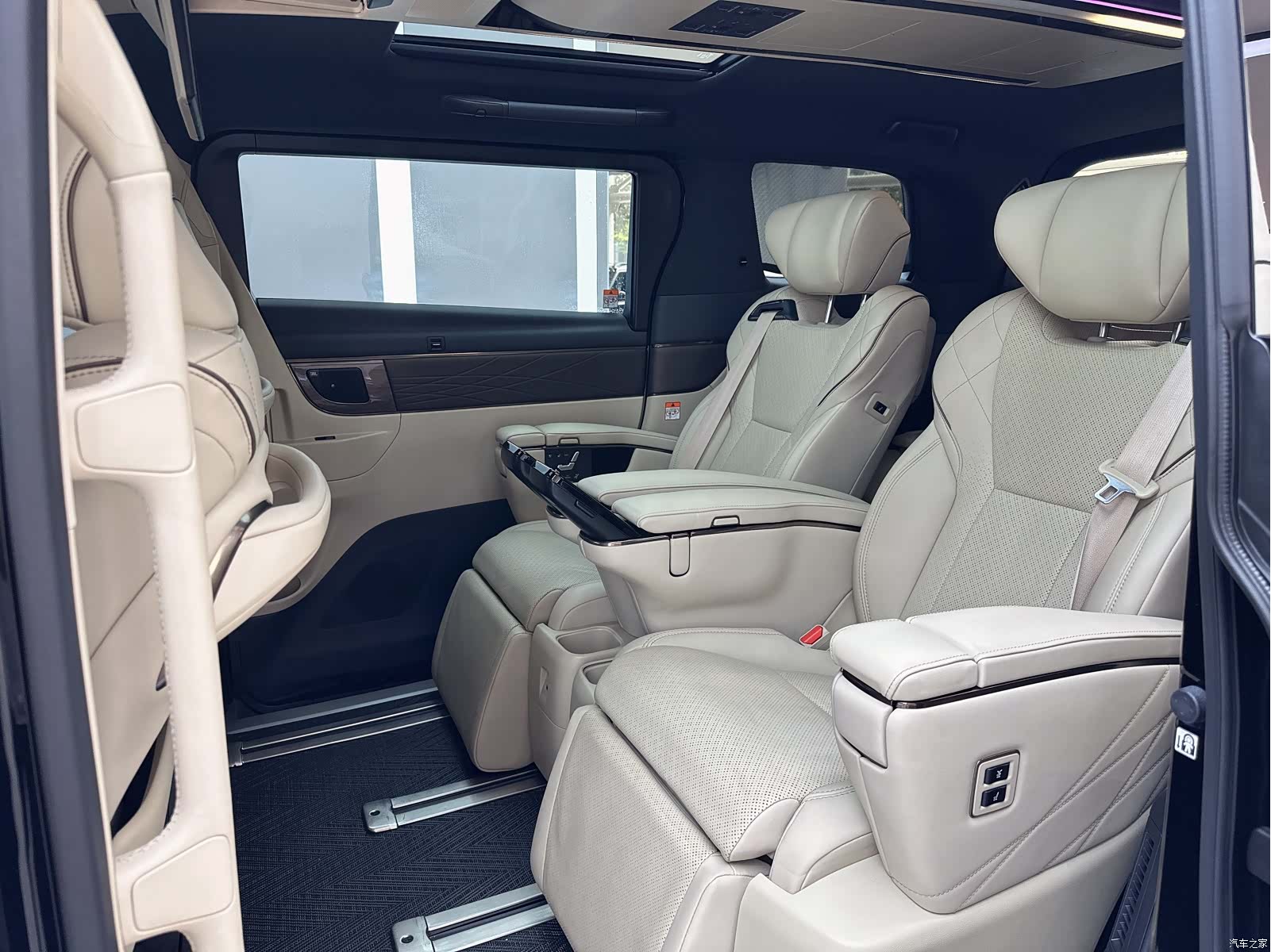 Toyota Vellfire, 2024 21