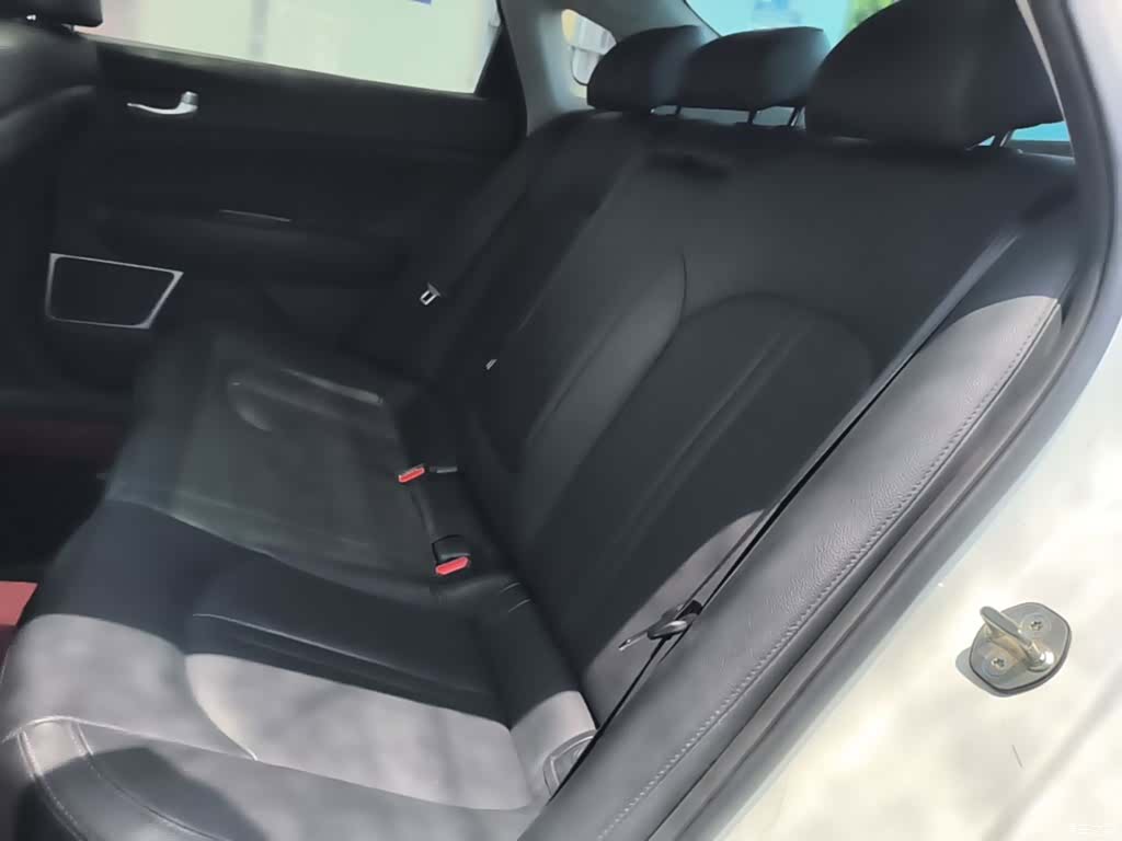 Kia K5, 2016 17