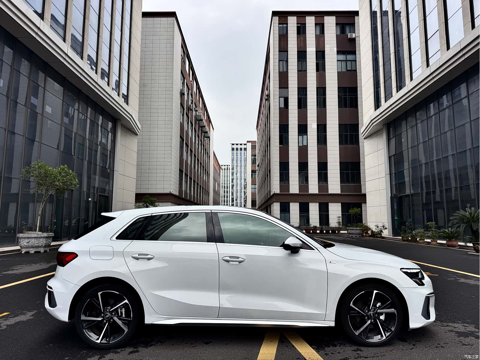 Audi A3, 2023 все фото