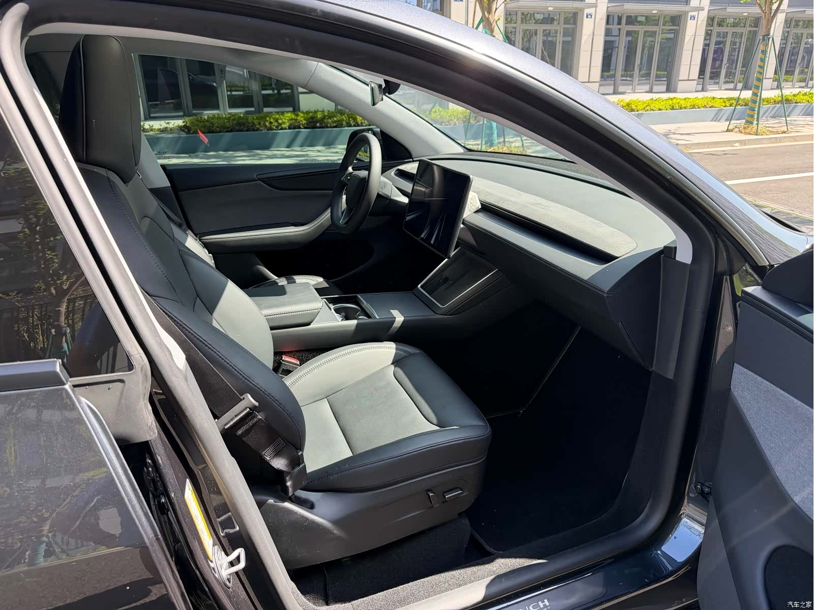 Tesla Model Y, 2025 3