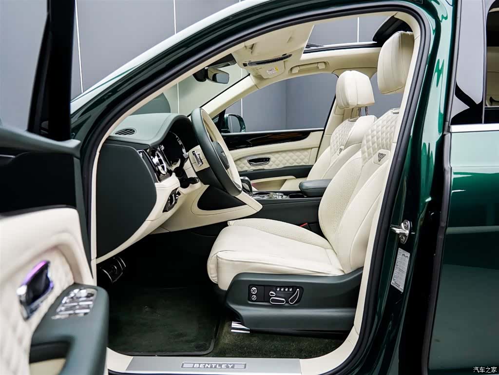 Bentley Bentayga, 2022 6