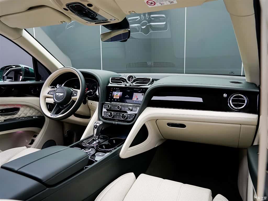 Bentley Bentayga, 2022 16