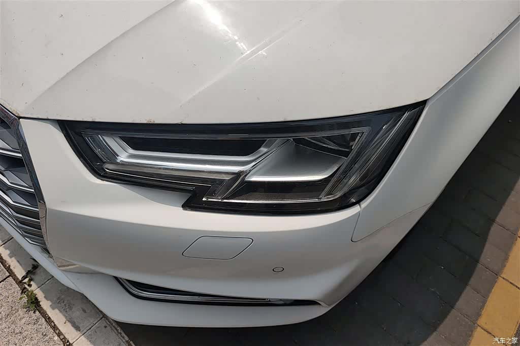 Audi A4L, 2020 все фото
