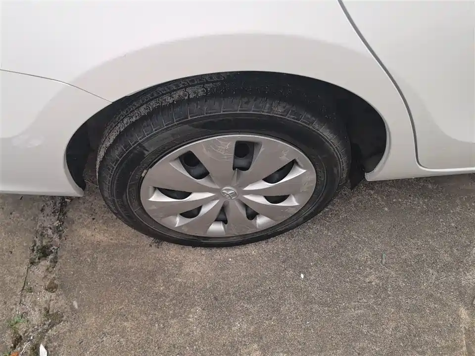 Toyota YARiS L to enjoy