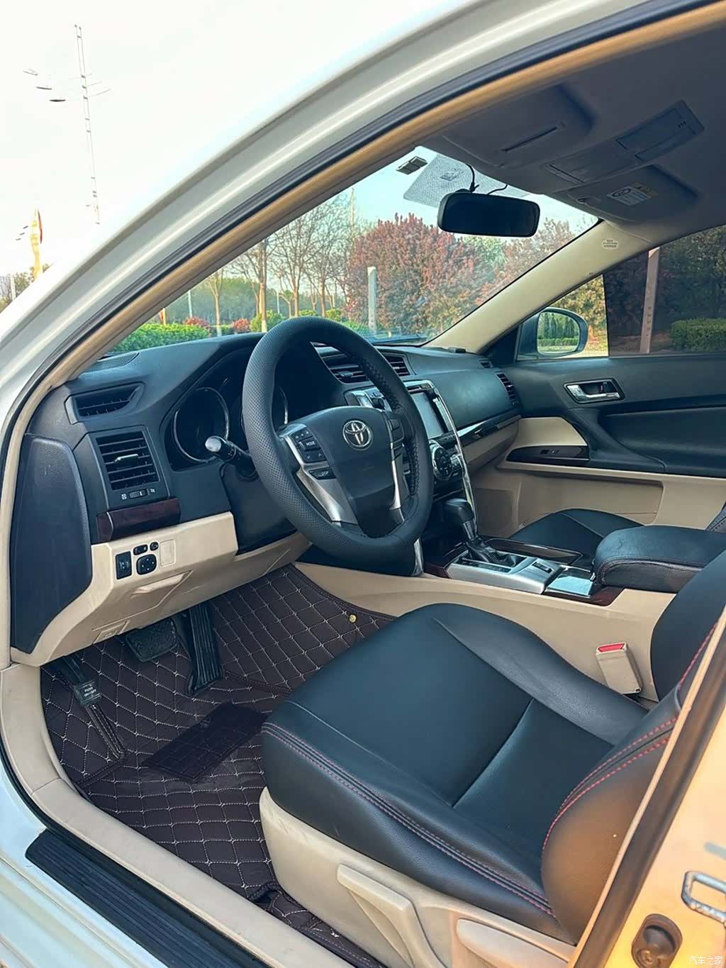 Toyota 2.5V, 2012 8