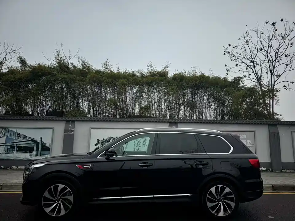Hongqi HS5