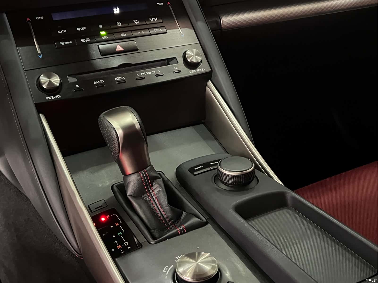 Lexus IS, 2018 12