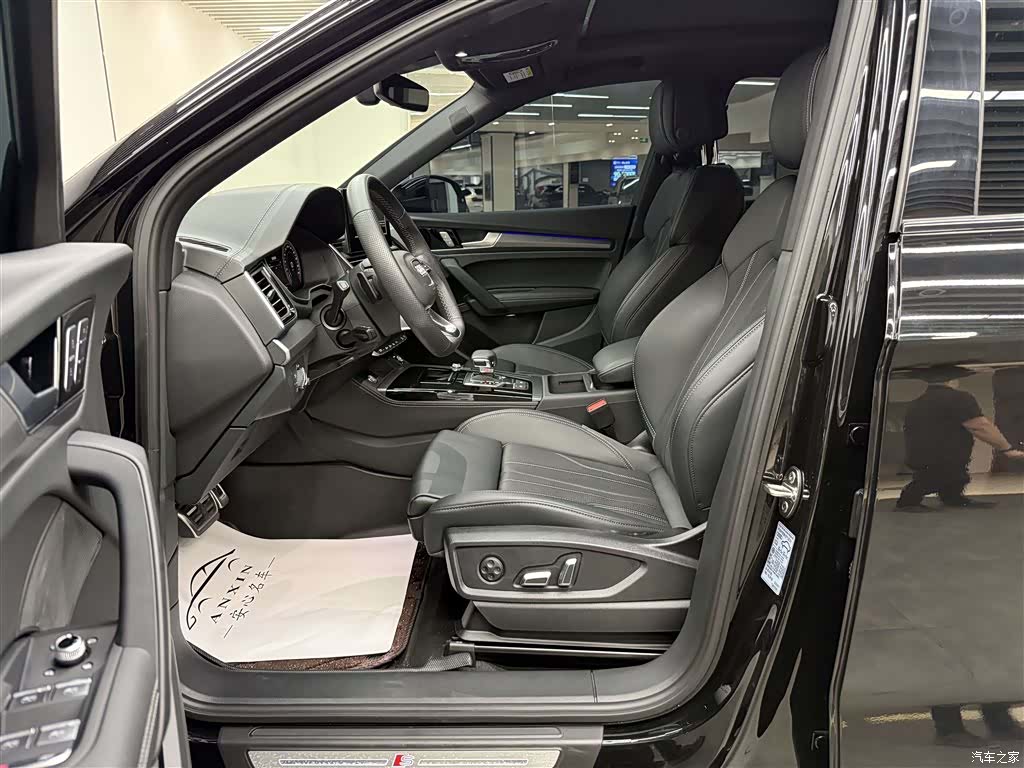 Audi Q5L, 2025 6