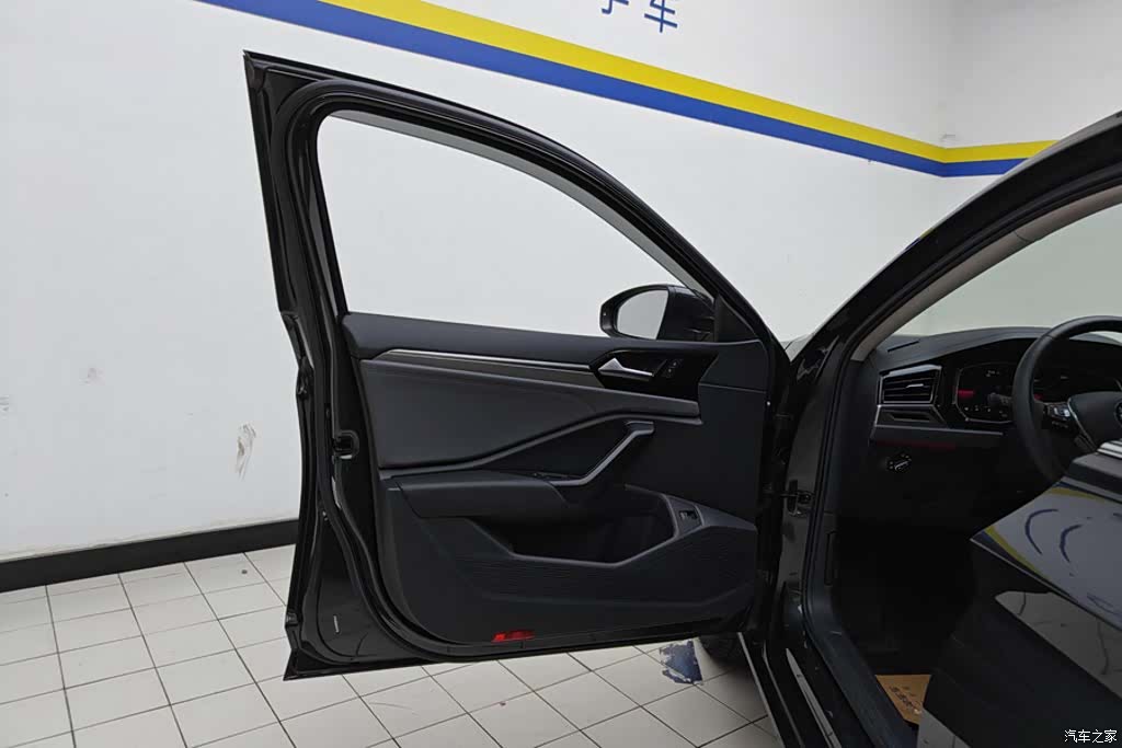 Volkswagen Sagitar, 2021 7