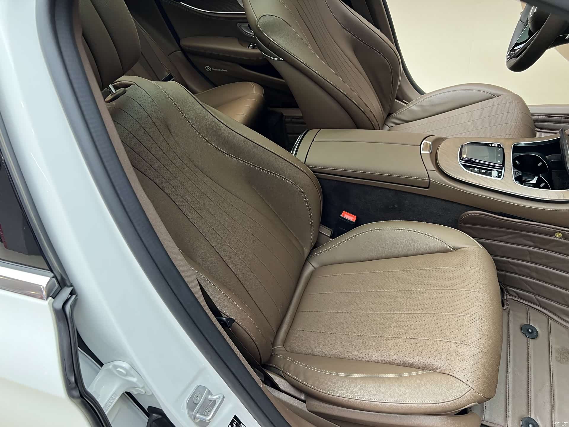 Mercedes-Benz E-Class, 2021 18