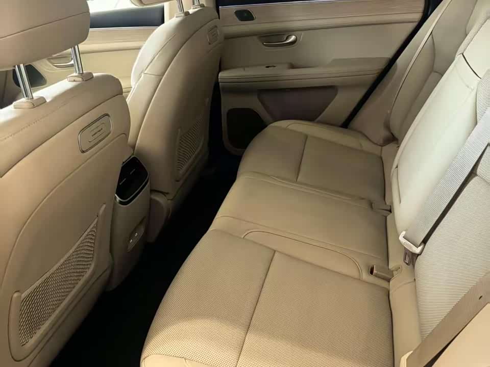 AITO Ask the world M5