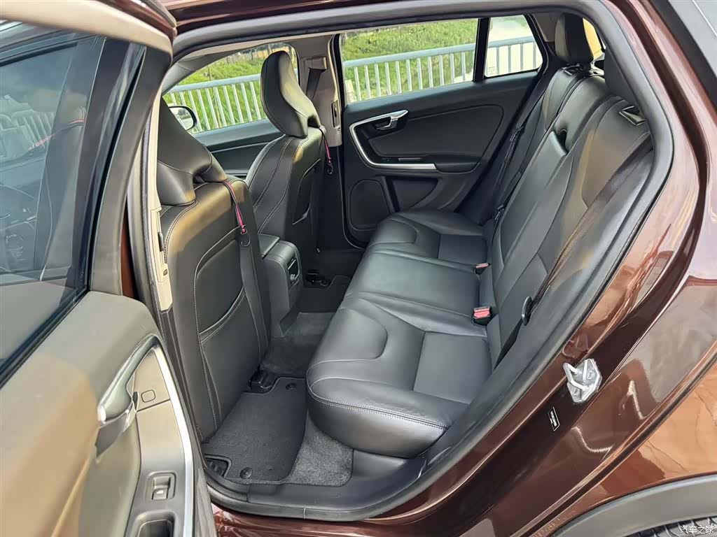 Volvo V60, 2018 13