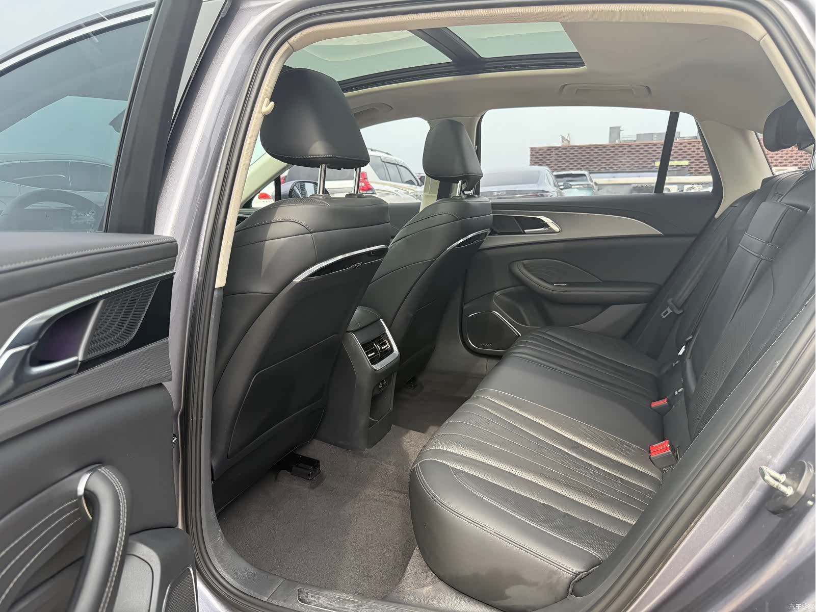 Hongqi H5, 2022 11