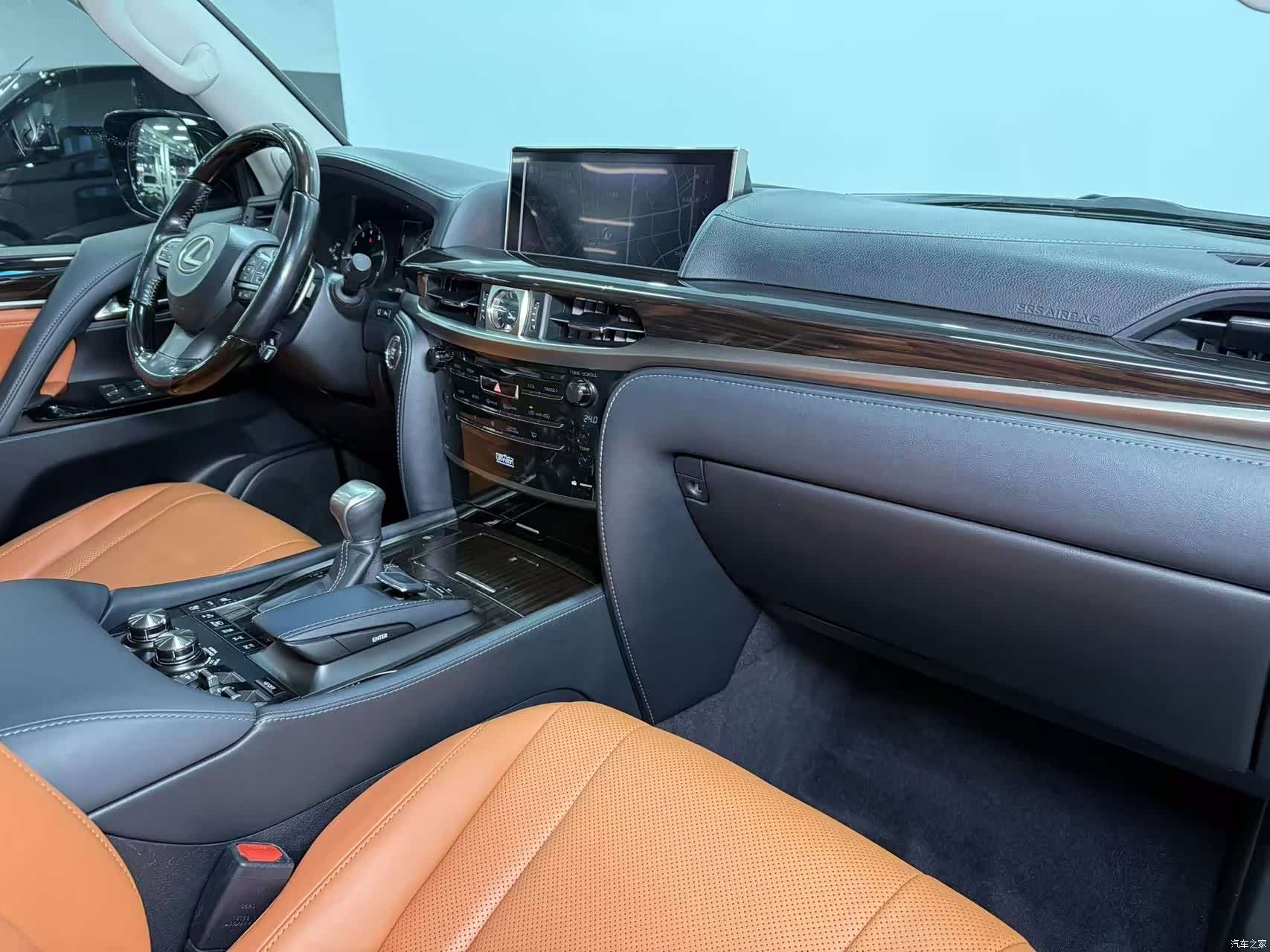 Lexus LX, 2016 11