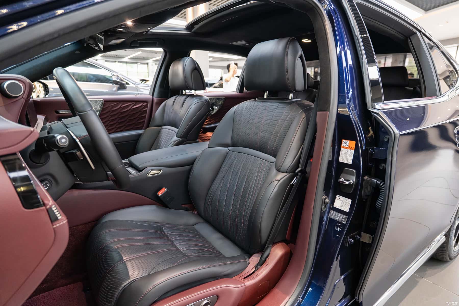 Lexus LS, 2021 11