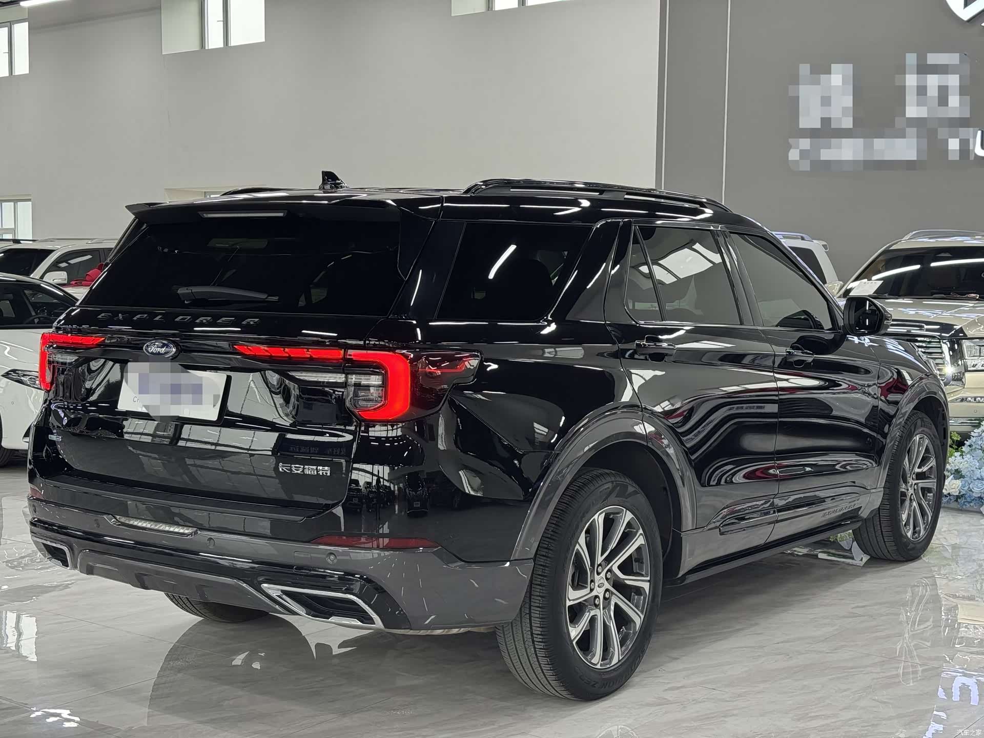 Ford Explorer, 2023 4