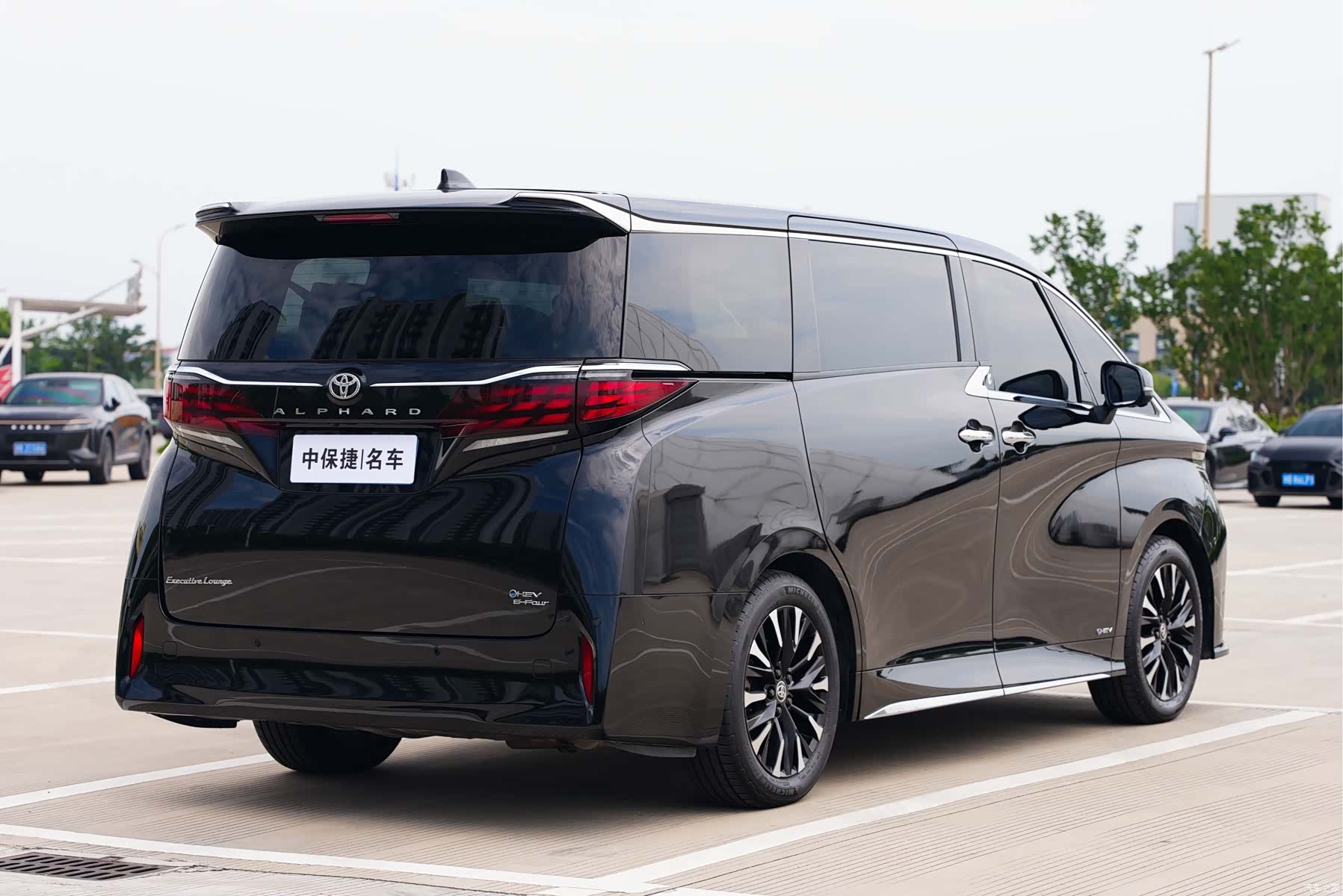 Toyota Alphard, 2023 25