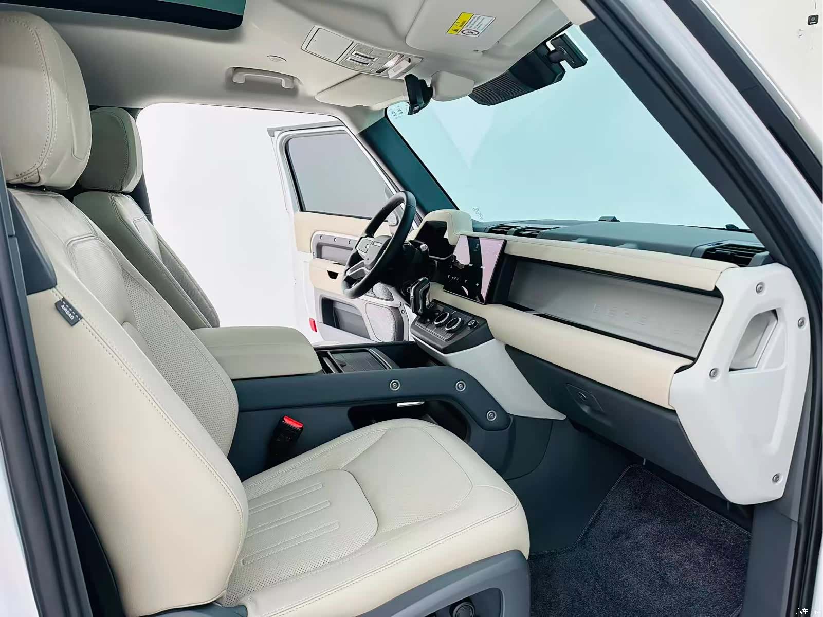 Land Rover Defender, 2021 9