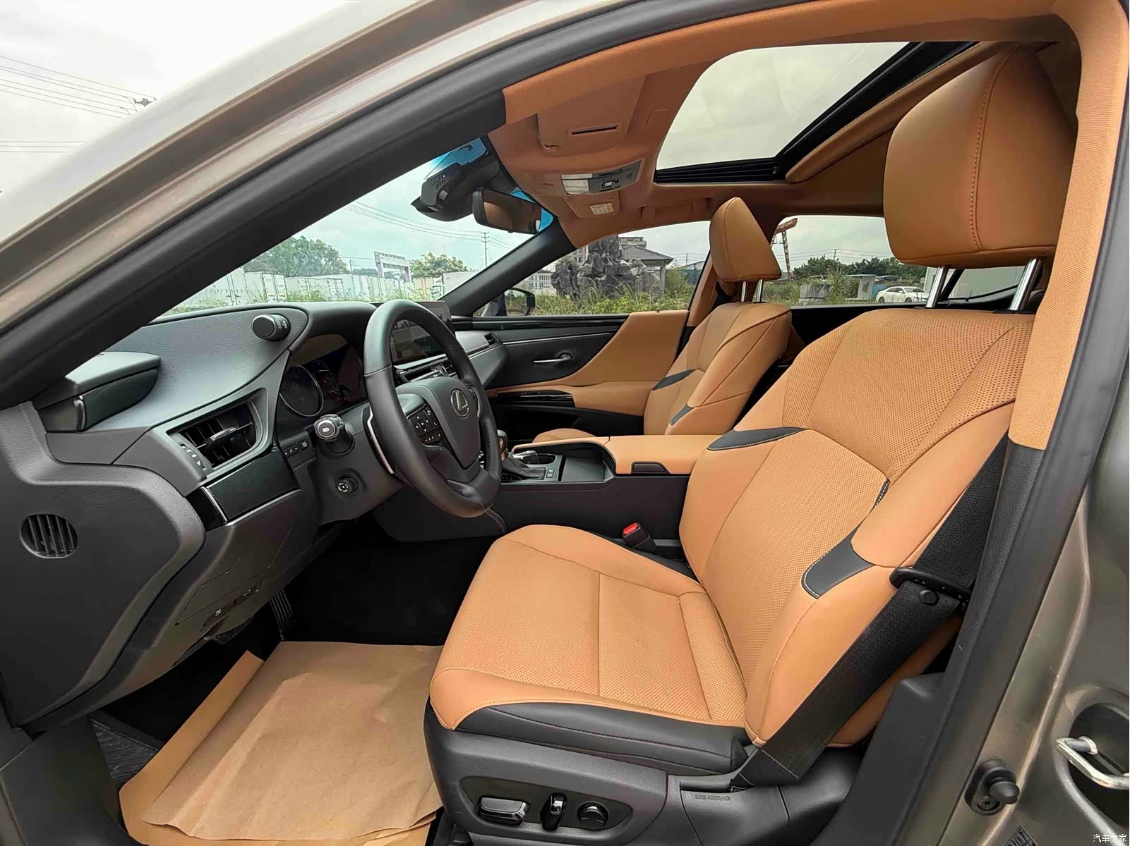 Lexus ES, 2024 4
