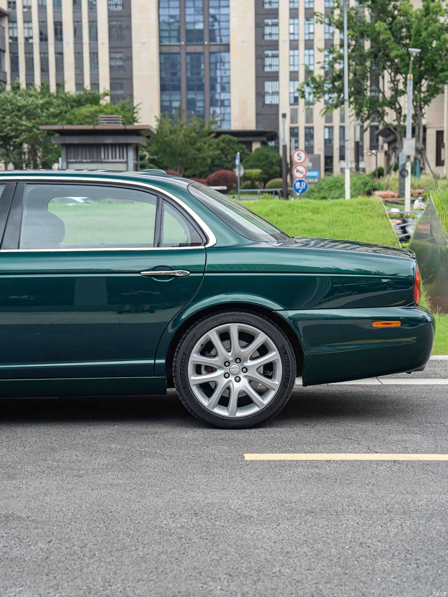 Jaguar XJ, 2009 6
