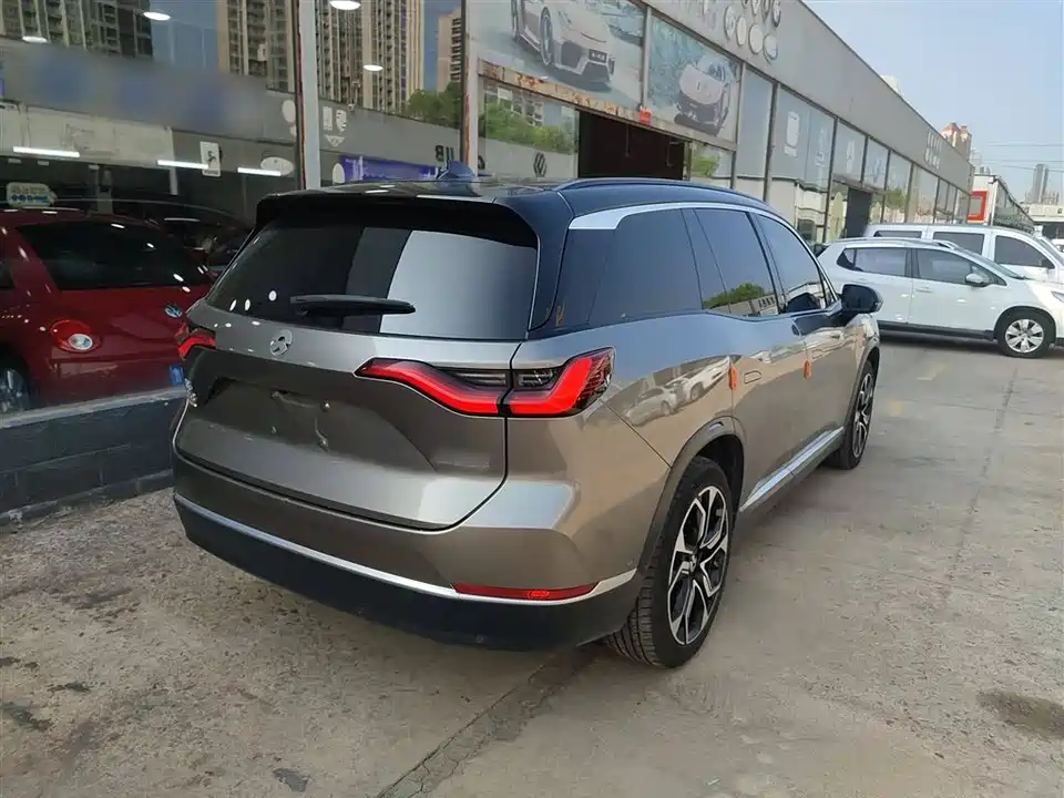 NIO ES8