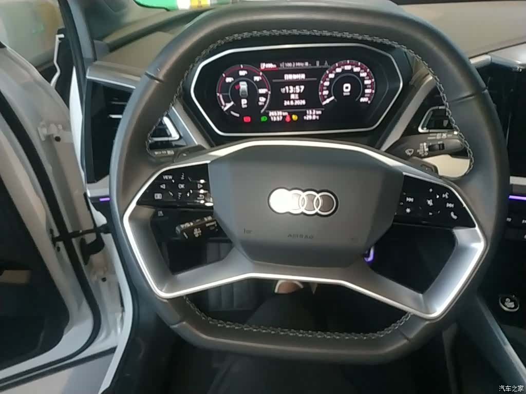 Audi Q4 e-tron, 2025 11