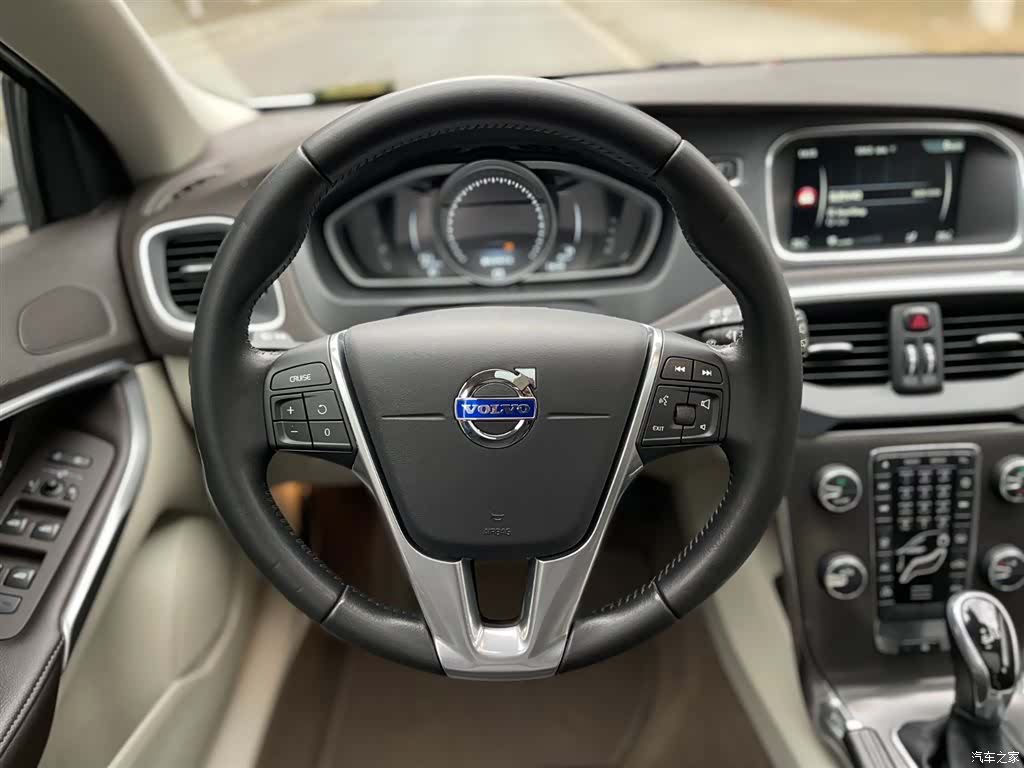 Volvo V40, 2015 19