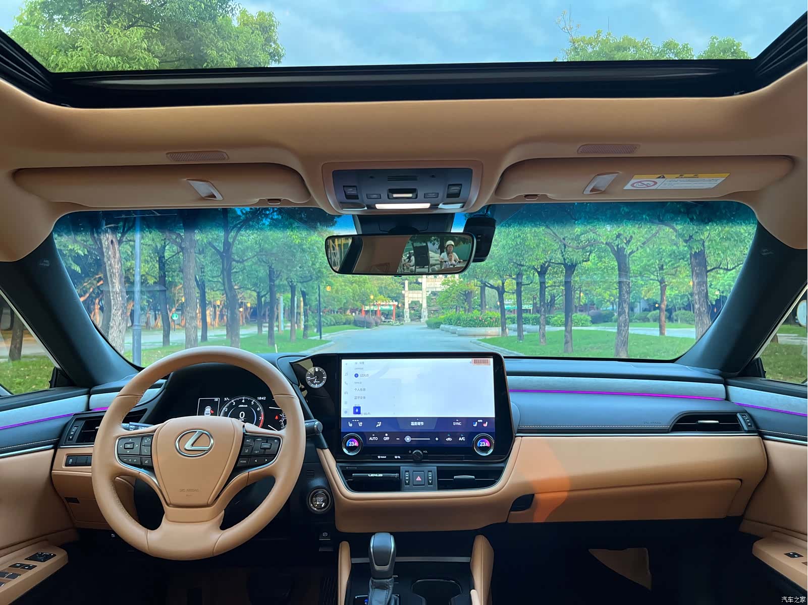 Lexus ES, 2025 13