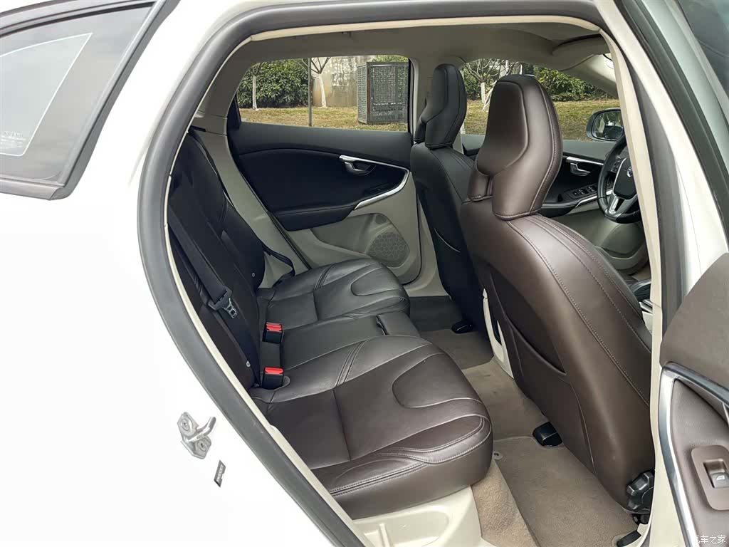Volvo V40, 2015 17
