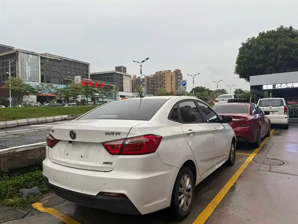 Changan Yuexiang V7