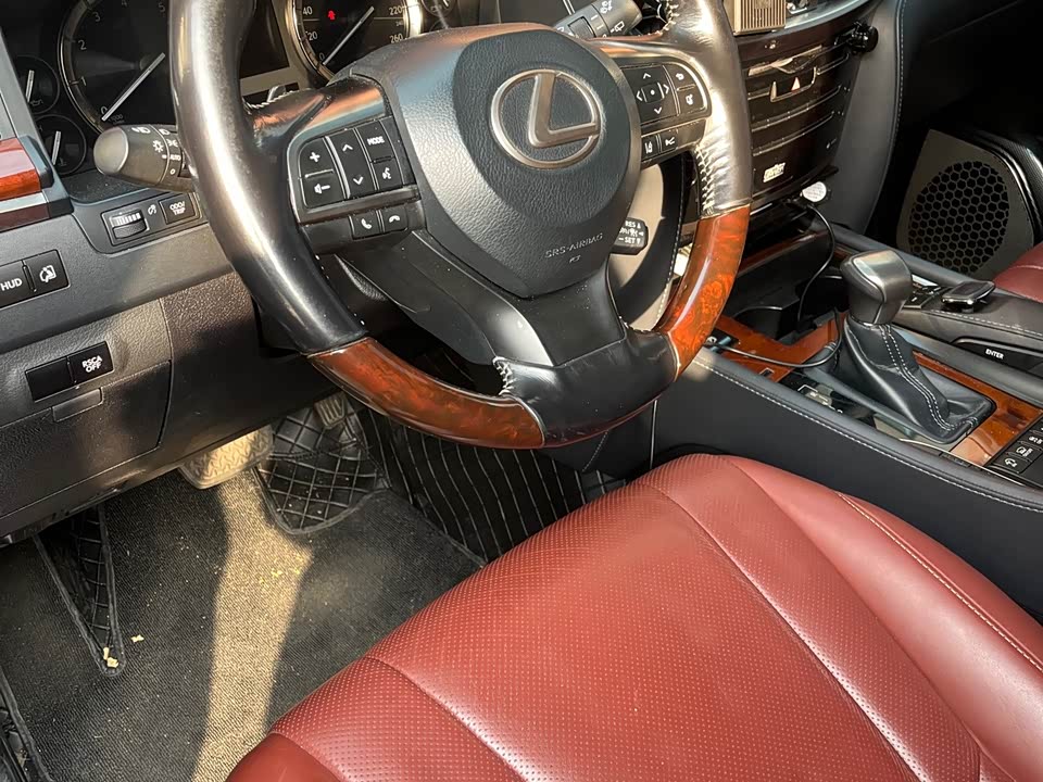 Lexus LX