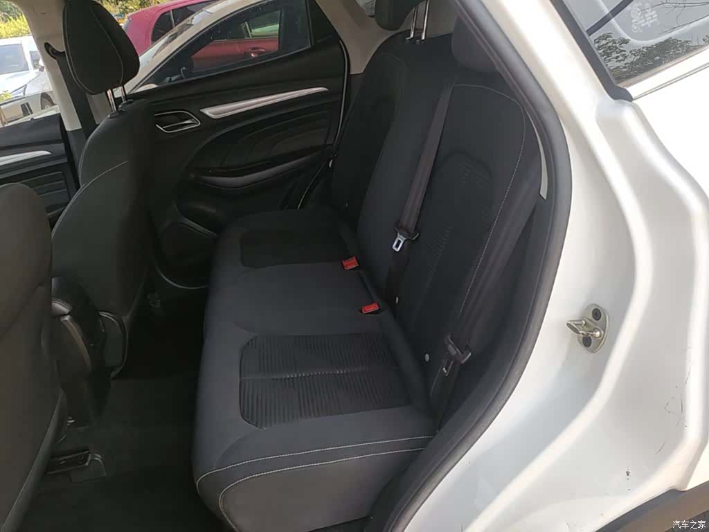 Roewe RX3, 2020 17