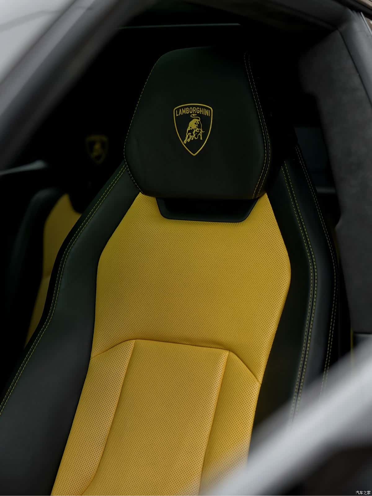 Lamborghini Urus, 2023 13