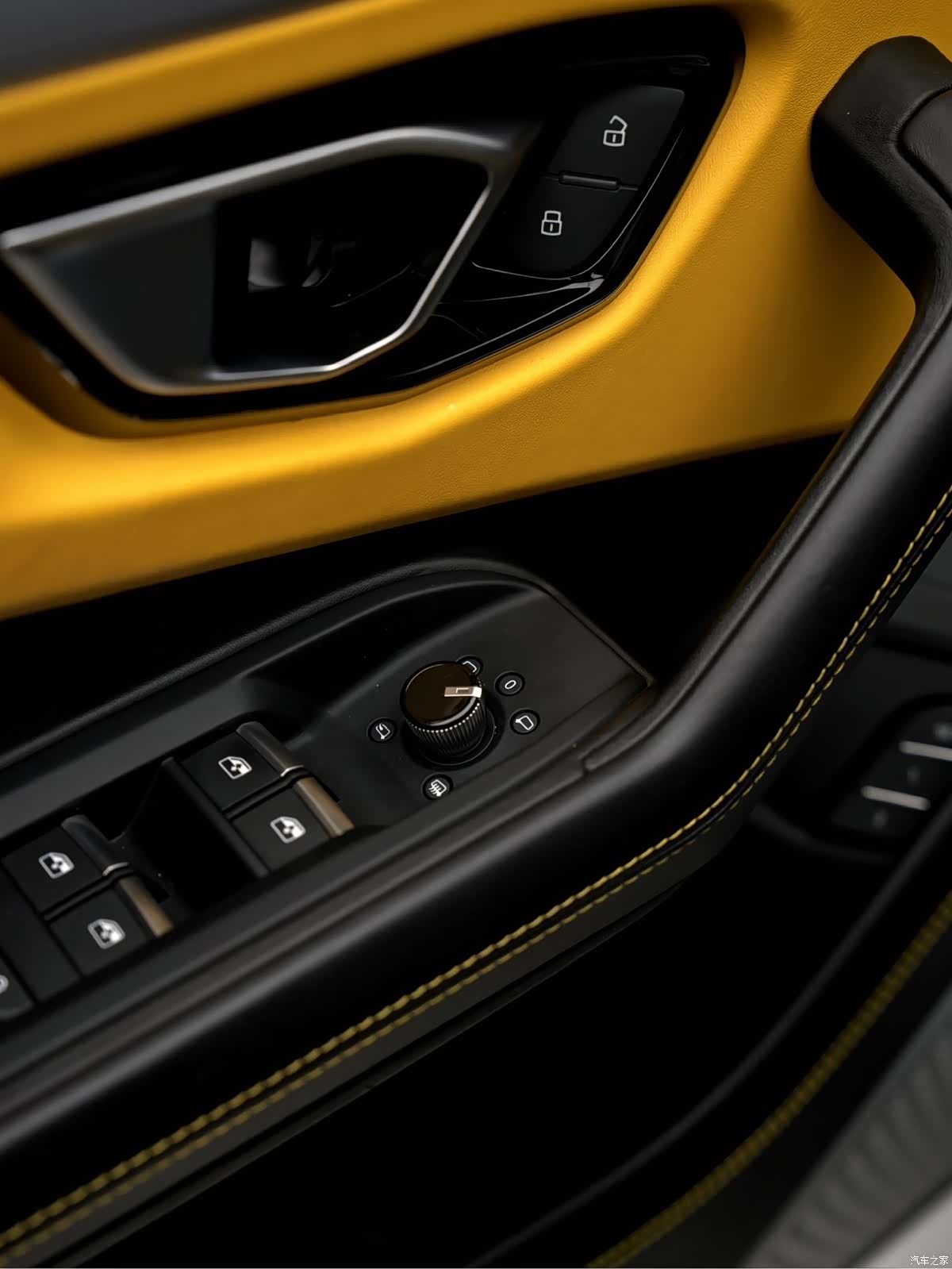 Lamborghini Urus, 2023 23