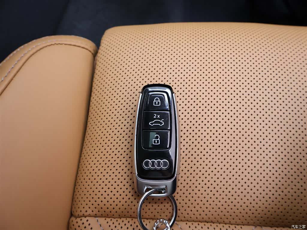 Audi A8L, 2023 25
