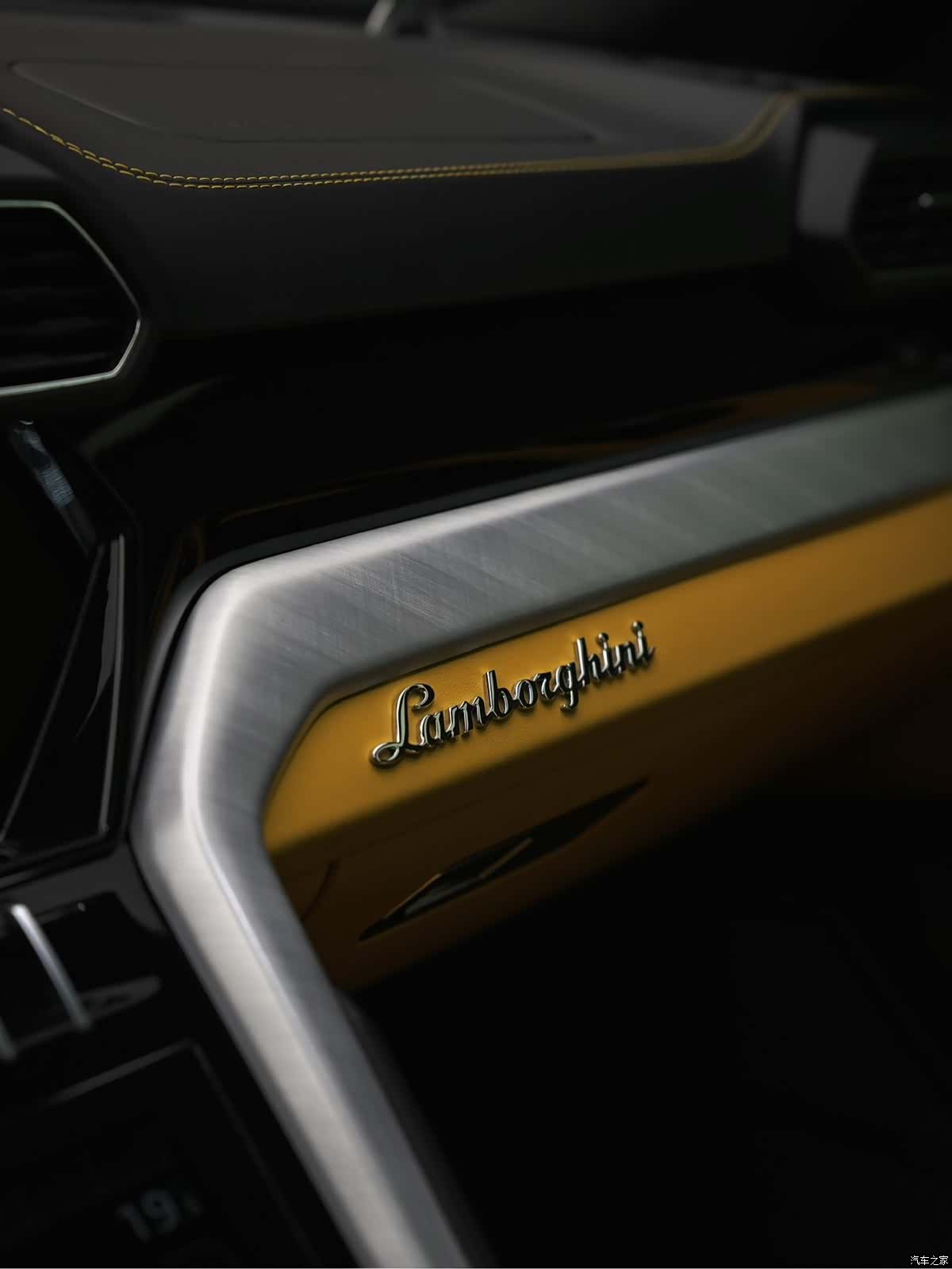 Lamborghini Urus, 2023 22